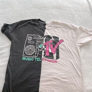 Medium women’s Hollister oversized graphic top MTV